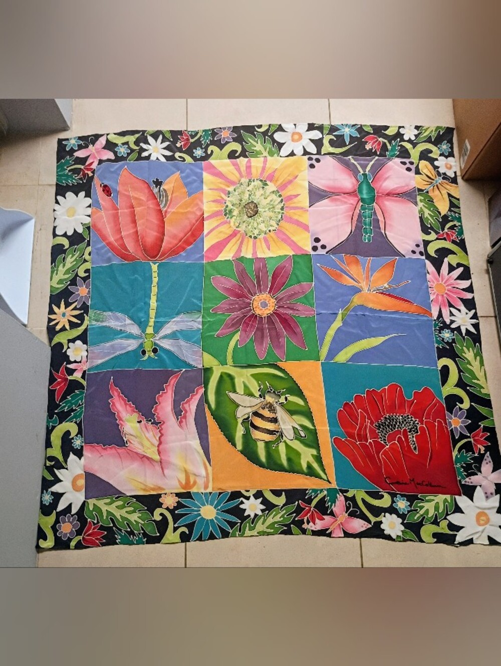 ❤️AMAZING XL CYNTHIA MCCOLLUM BUGS & FLORAL PIANO SHAWL SILK SCARF 45X45